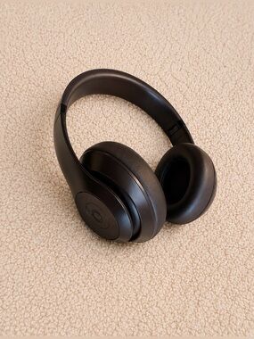Beats Studio Pro Wireless Headphones – Deep Brown - With carrying case